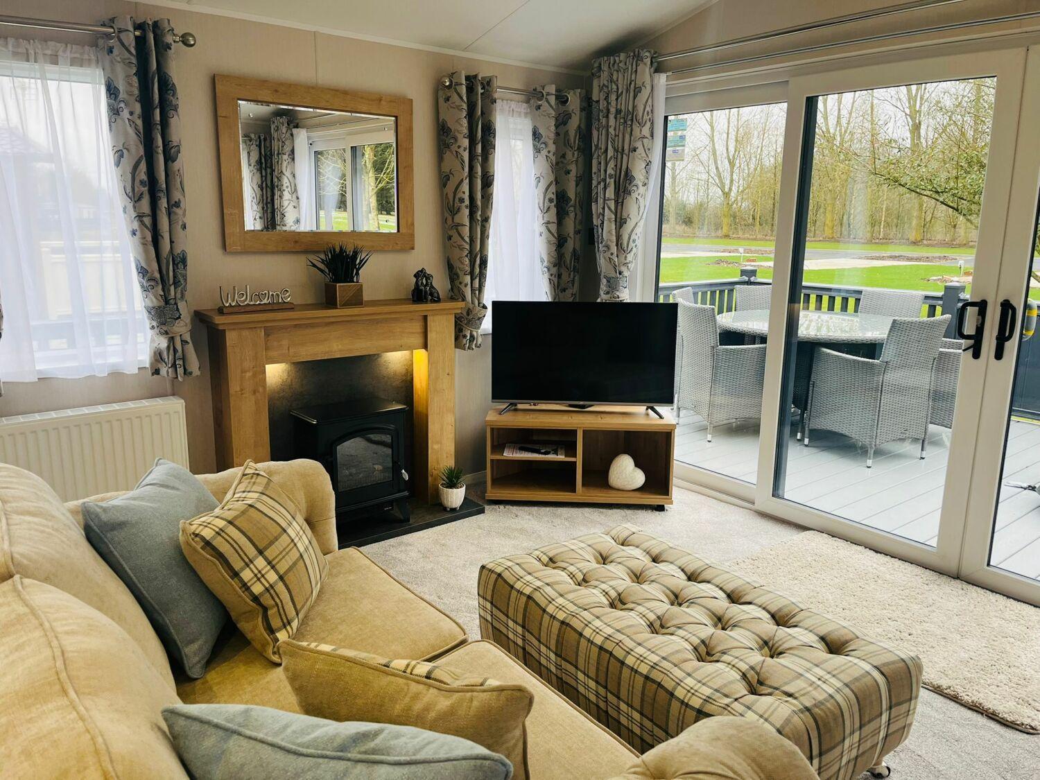 Country Cabin With Hot Tub York Eksteriør bilde